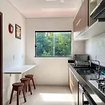 Ape Pavimento Superior Com 3 Quartos Com Ar Condicionado, Varanda E Suite Com Vista Para A Piscina E Internet Privativa, A Poucos Metros Da Praia De Taperapua. Residencial Jardins De Taperapua, Condominio Com Piscina, 2 Vagas De Garagem E Area Gourme