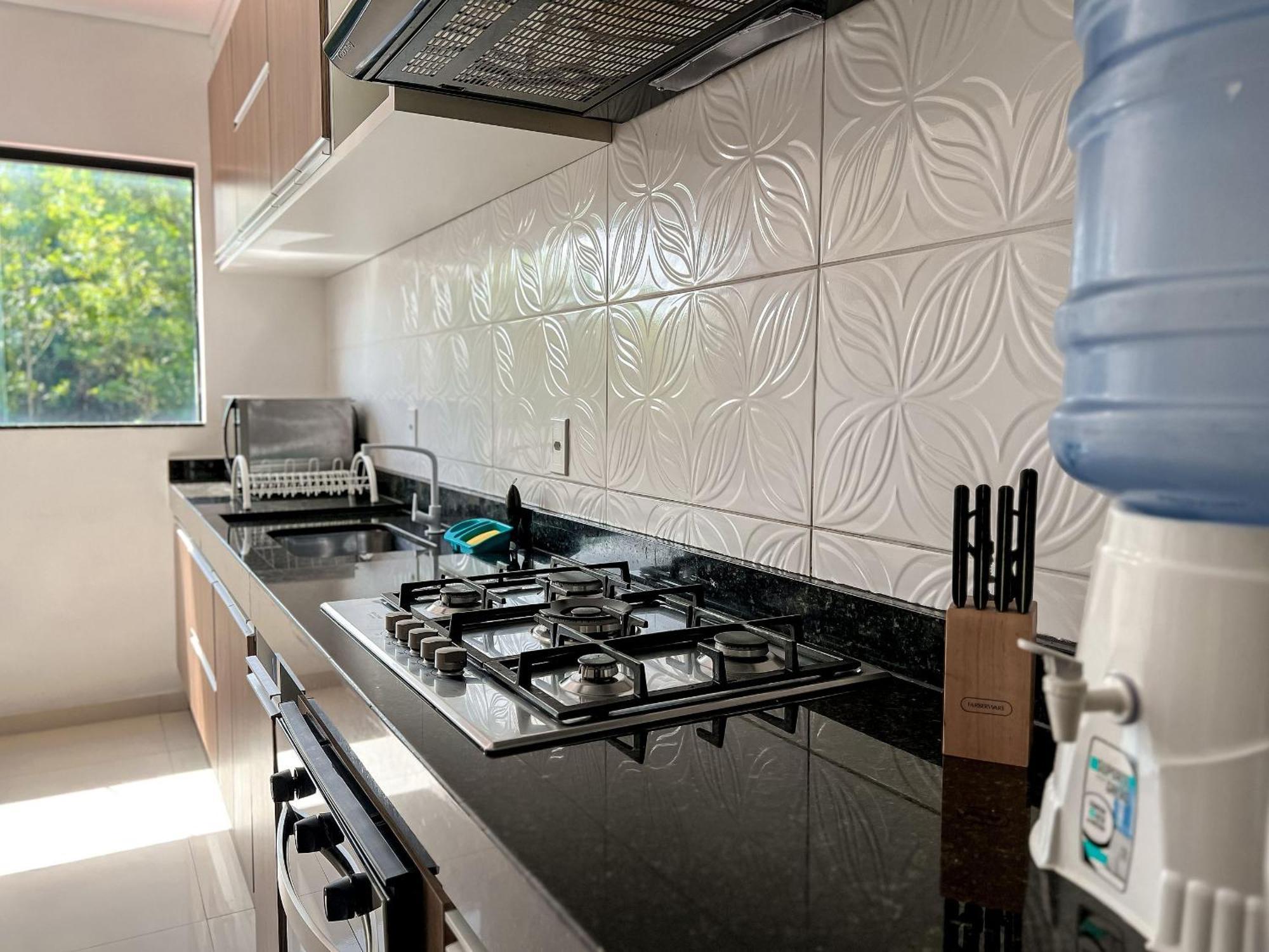 Taperapua Beachside Retreat: Poolside With Ocean-view Balcony Casa de férias *