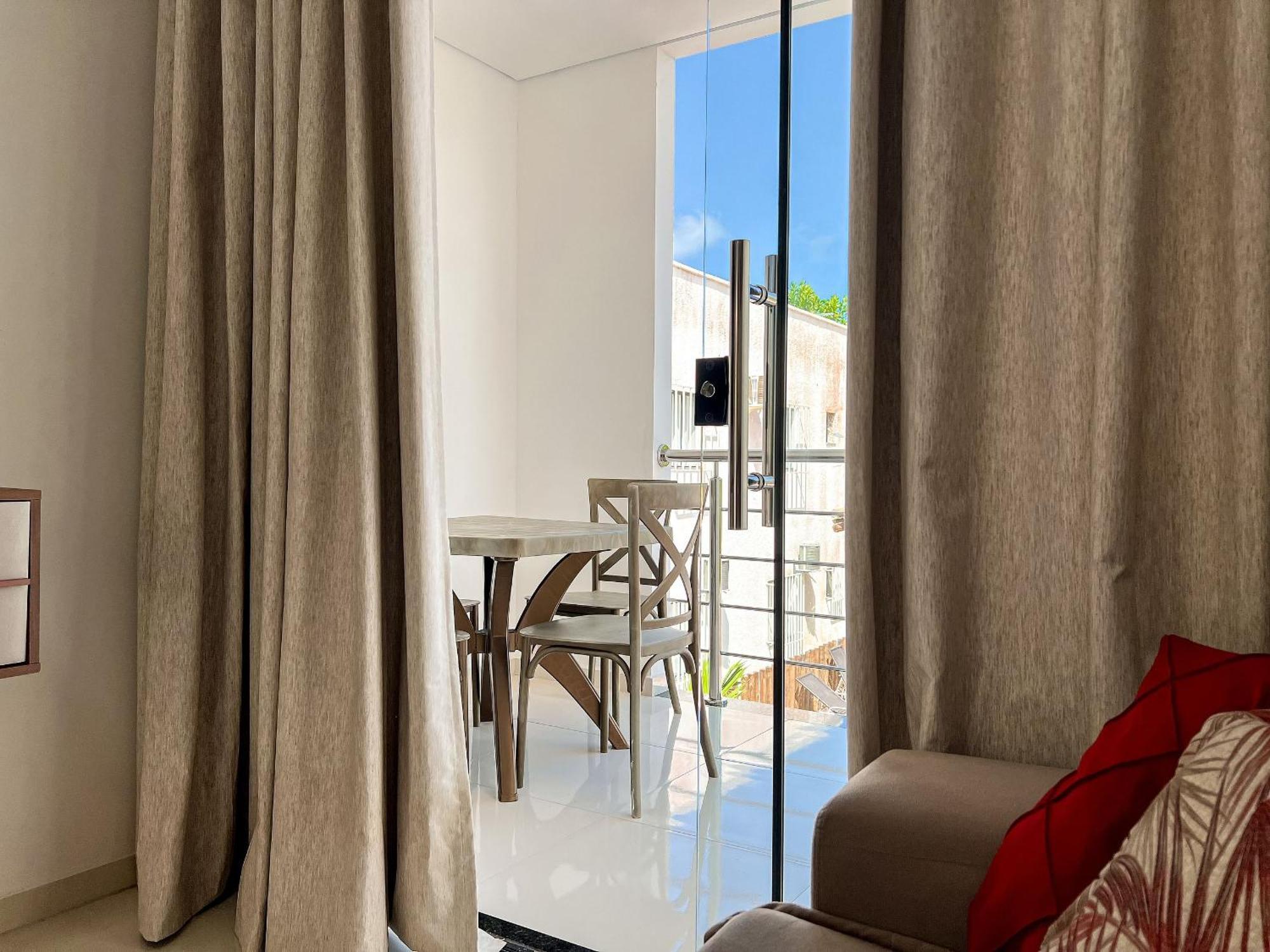 Casa de férias Taperapua Beachside Retreat: Poolside With Ocean-view Balcony