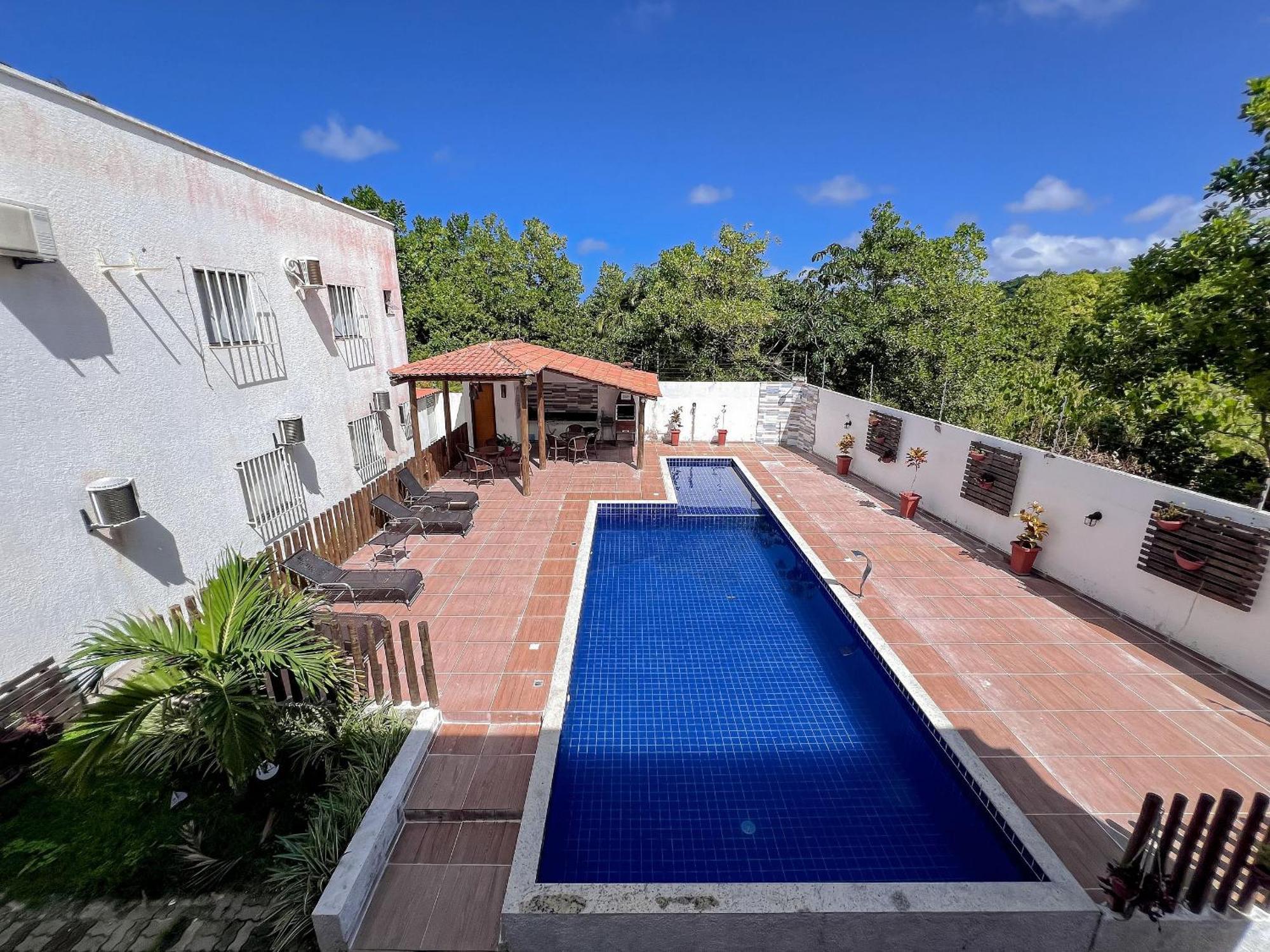 Casa de férias Taperapua Beachside Retreat: Poolside With Ocean-view Balcony *