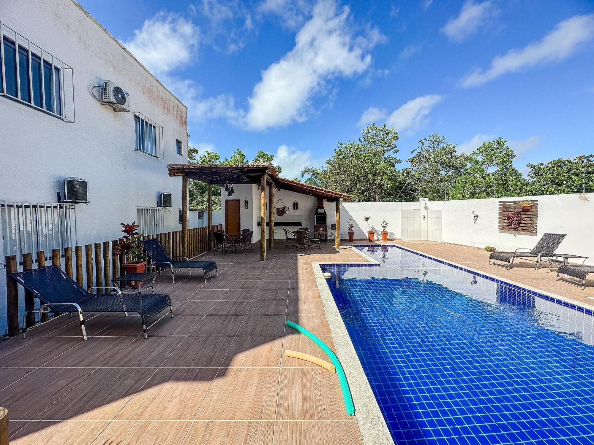 Taperapua Beachside Retreat: Poolside With Ocean-view Balcony *