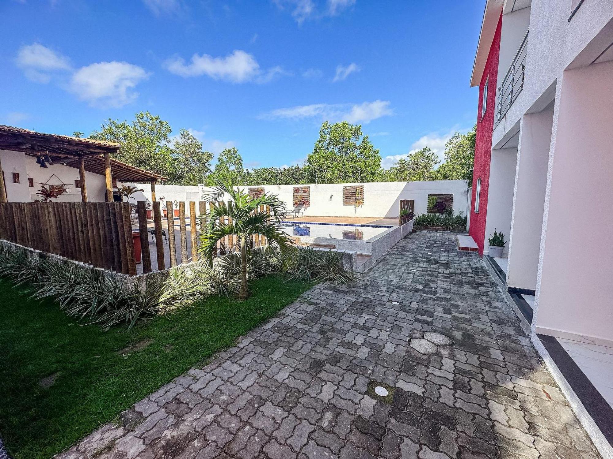 Taperapua Beachside Retreat: Poolside With Ocean-view Balcony Holiday home *