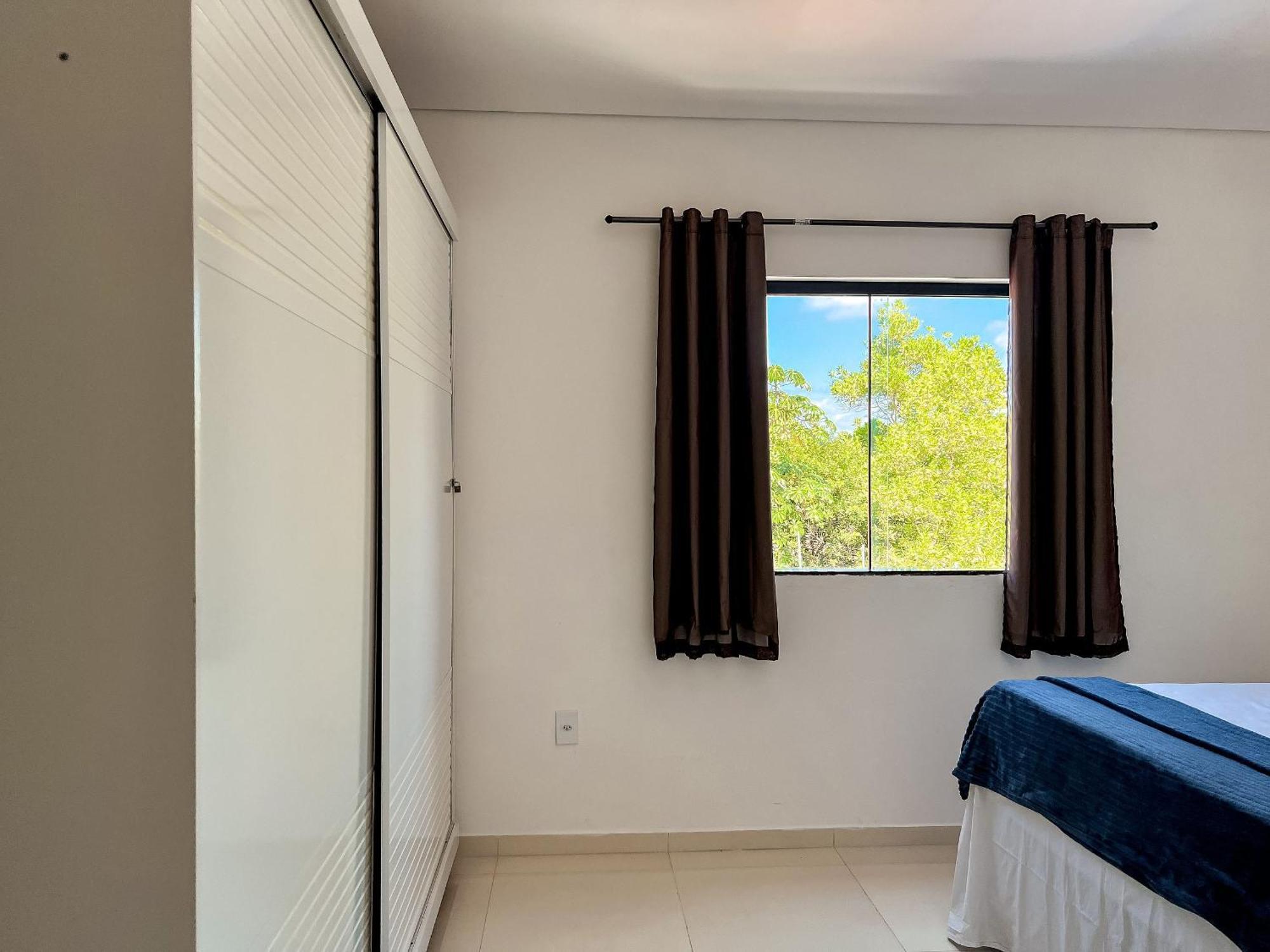 Taperapua Beachside Retreat: Poolside With Ocean-view Balcony *