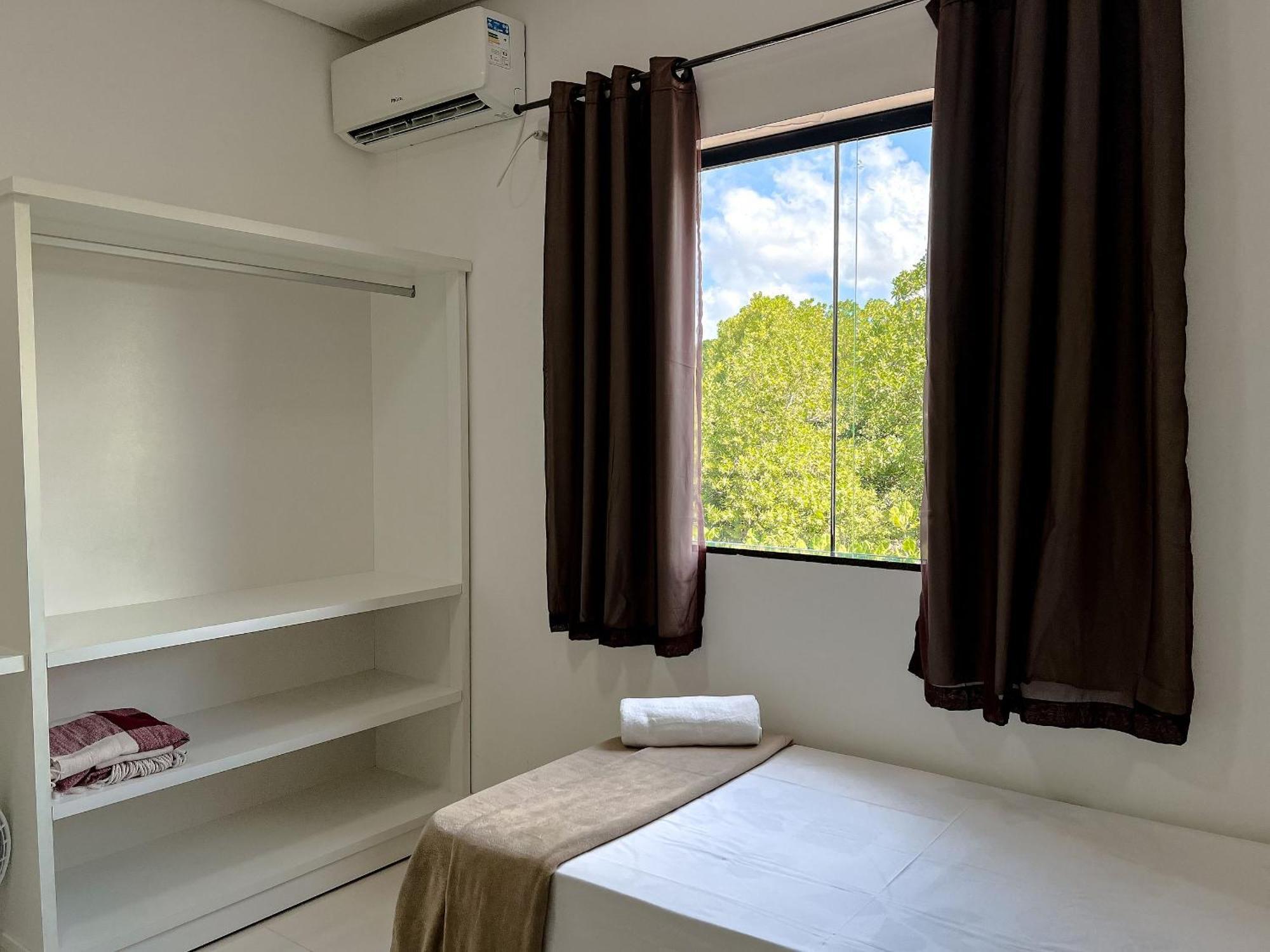 Taperapua Beachside Retreat: Poolside With Ocean-view Balcony Holiday home